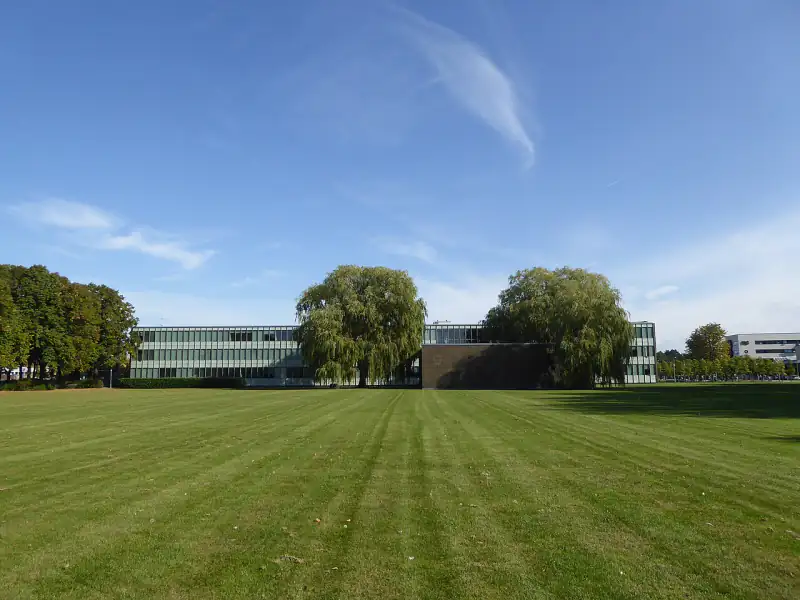 Rødovre Rådhus ved Rådhusplænen – Rødovre